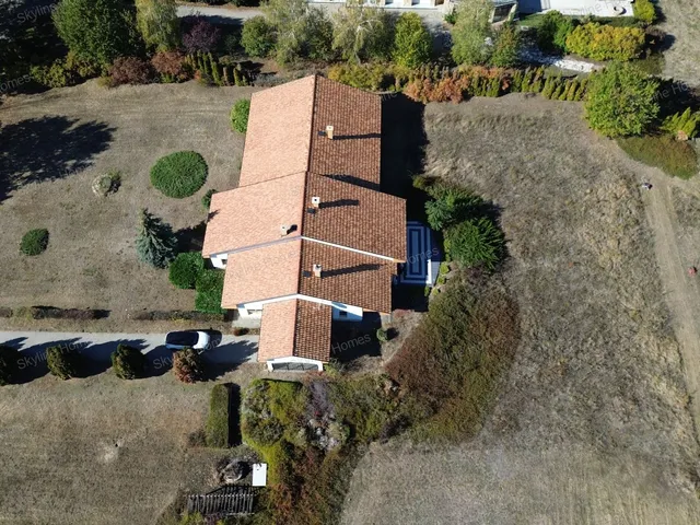 Eladó ház Üröm 450 nm