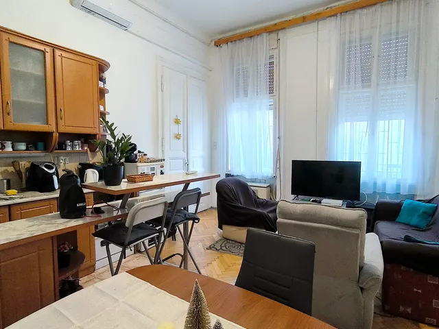 Eladó lakás Budapest VI. kerület, Nagykörúton belüli terület 75 nm