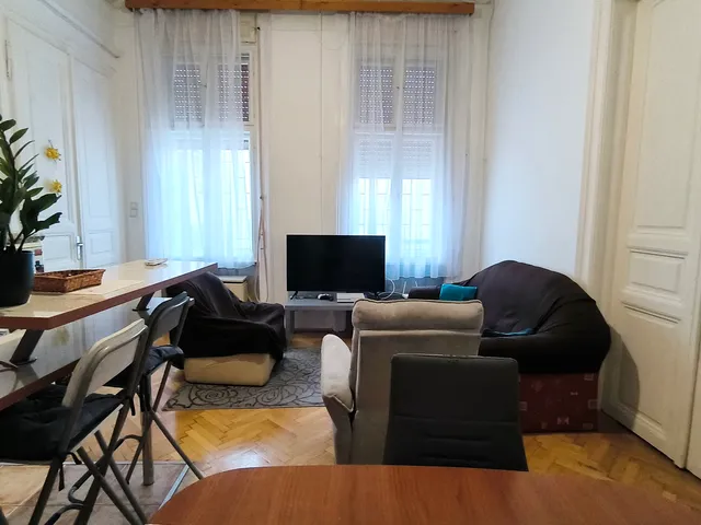 Eladó lakás Budapest VI. kerület, Nagykörúton belüli terület, Jókai utca 75 nm