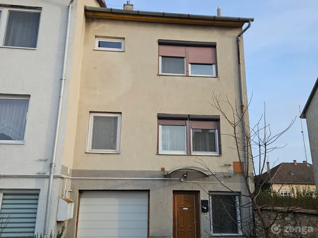 Eladó ház Aszód, Belváros 166 nm