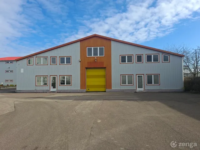 Kiadó kereskedelmi és ipari ingatlan Szolnok, Thököly út 85 1500 nm