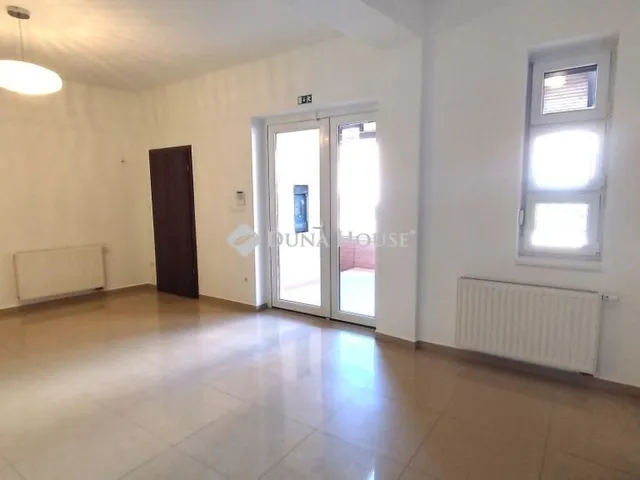 Kiadó kereskedelmi és ipari ingatlan Szombathely 182 nm