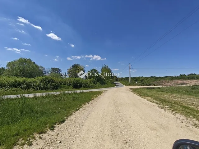 Eladó kereskedelmi és ipari ingatlan Szakony 7608 nm