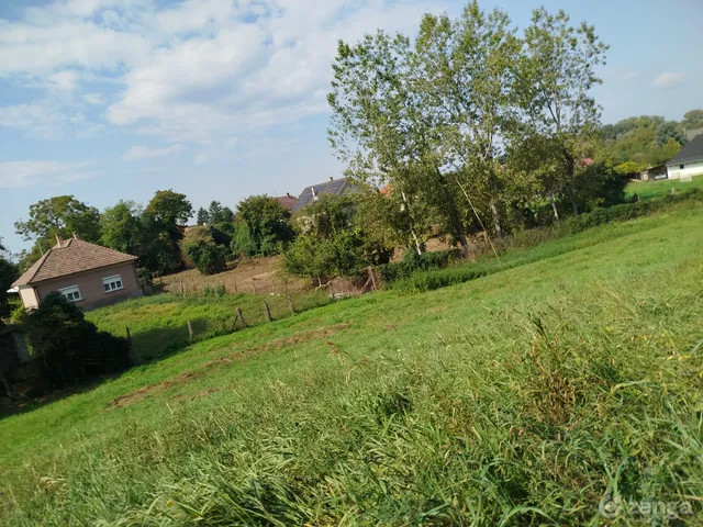 Eladó telek Nagybajcs 1700 nm