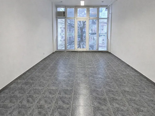 Kiadó kereskedelmi és ipari ingatlan Baja 64 nm