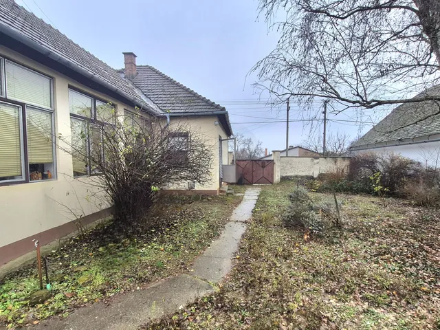 Eladó ház Baja, Kiscsávoly 159 nm