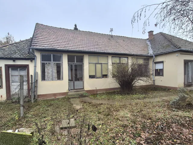 Eladó ház Baja, Kiscsávoly 159 nm