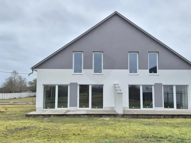 Eladó ház Baja, Kiscsávoly 180 nm