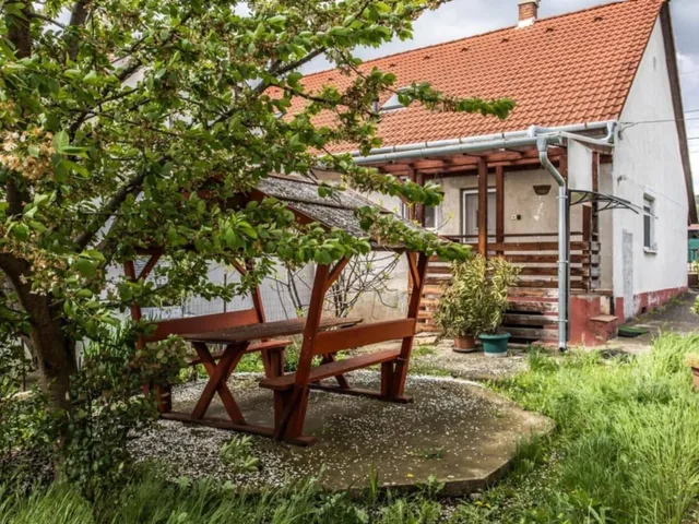 Eladó ház Pécs, Patacs 103 nm