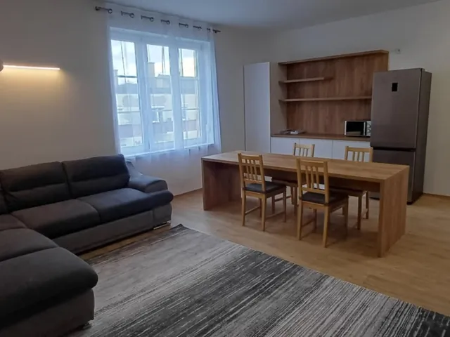 Kiadó lakás Pécs, Varga Damján utca 63 nm