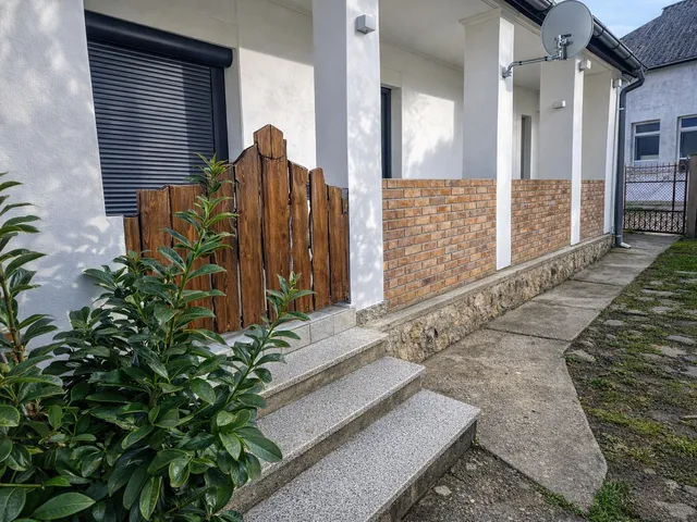 Eladó ház Kárász 100 nm