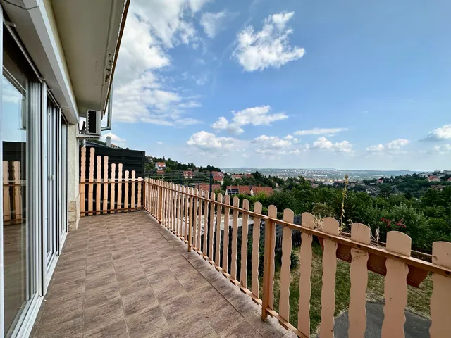 Eladó ház Pécs, Szkókó 200 nm