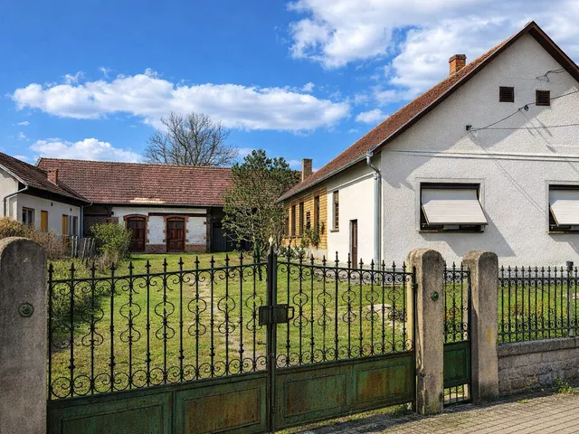 Eladó ház Bikal 180 nm