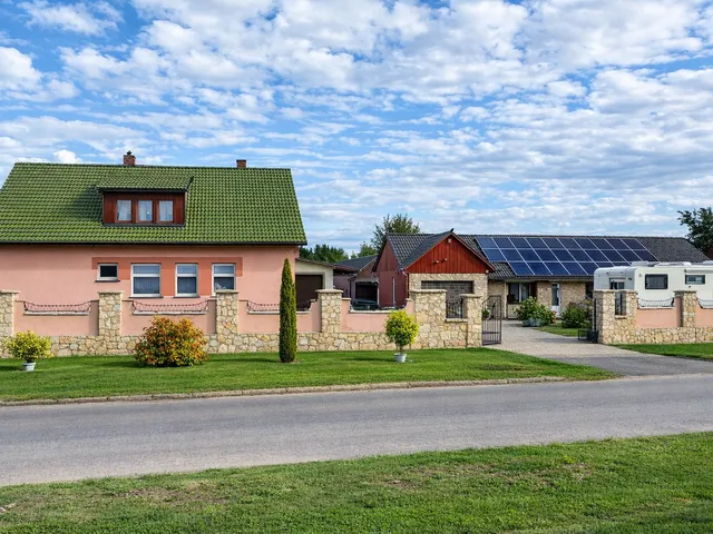 Eladó ház Kozármisleny 180 nm