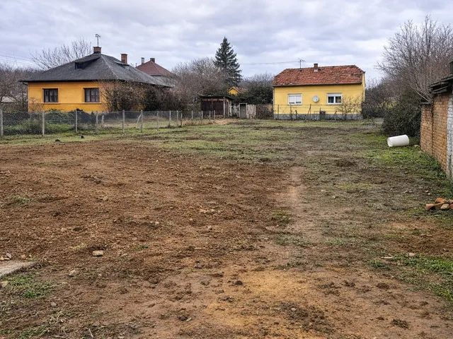 Eladó telek Pécs 671 nm