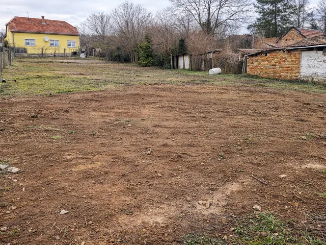 Eladó telek Pécs 671 nm