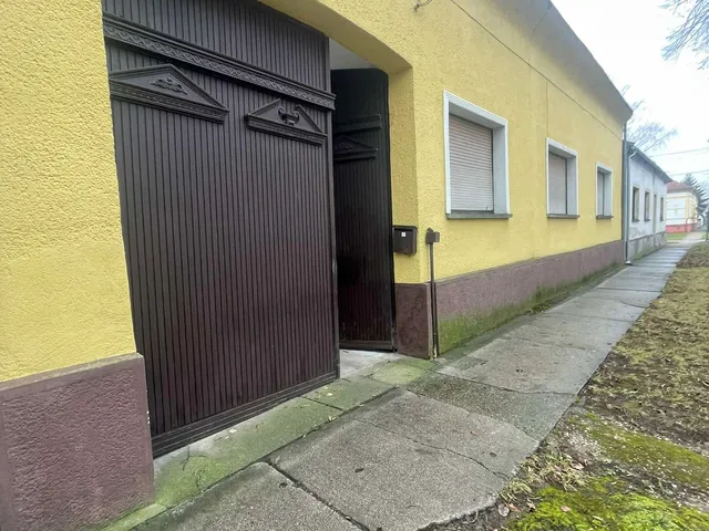 Eladó ház Nagynyárád 220 nm