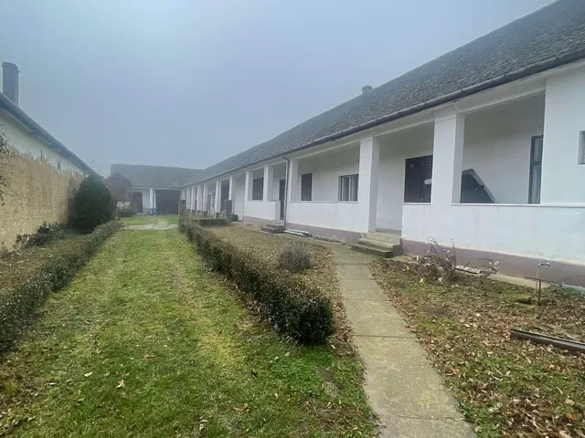 Eladó ház Nagynyárád 220 nm