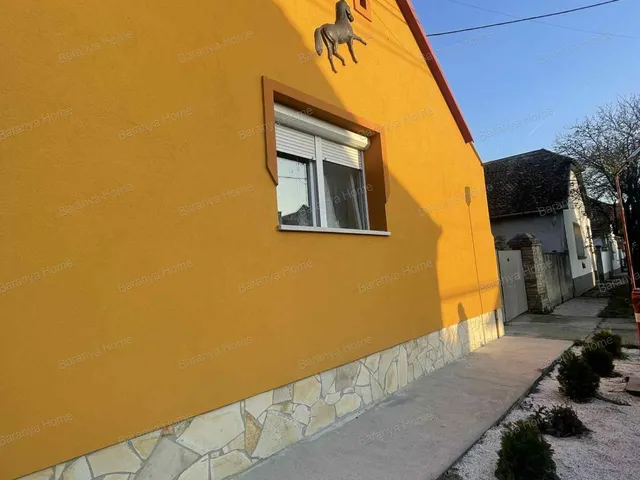 Eladó ház Bátaszék 170 nm