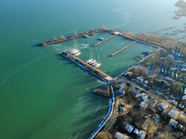 Kiadó garázs Balatonalmádi, Káptalanfüred 18 nm