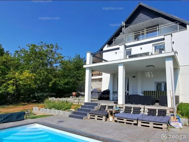 Eladó ház Ábrahámhegy 230 nm