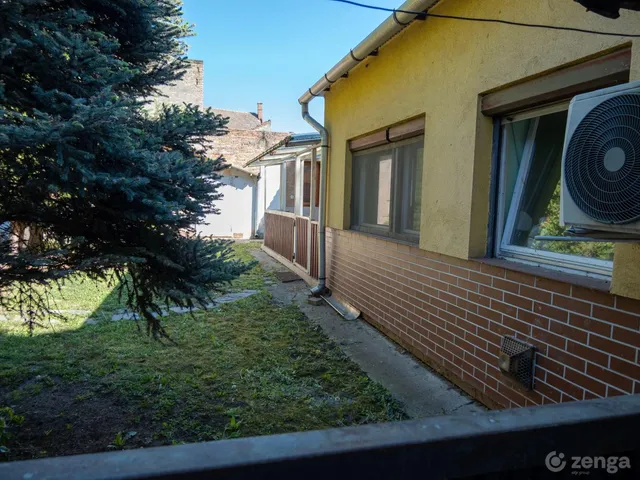 Eladó ház Szeged, Felhő utca 16. 220 nm