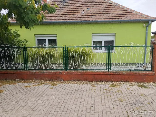 Eladó ház Koroncó 71 nm