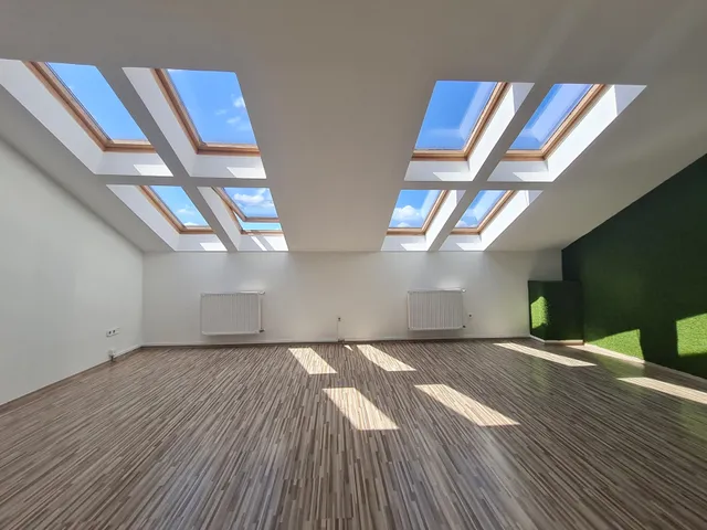 Kiadó kereskedelmi és ipari ingatlan Budapest VI. kerület, Nagykörúton belüli terület 124 nm