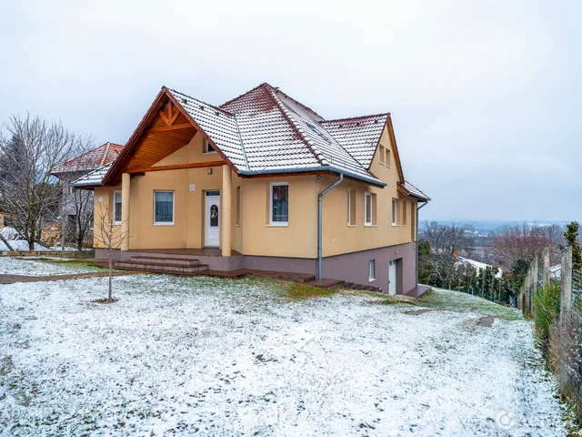 Eladó ház Pomáz 234 nm