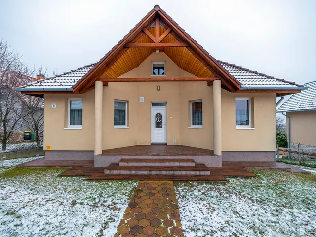 Eladó ház Pomáz 234 nm