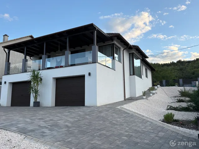 Eladó ház Vácduka 221 nm