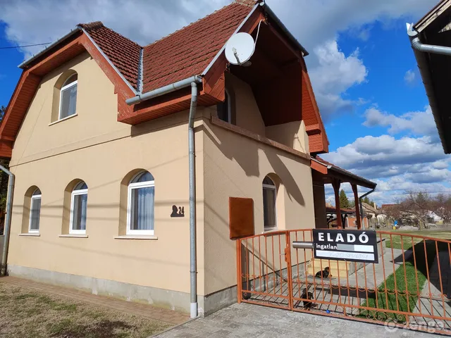 Eladó ház Tiszakécske, Vízhányó János 24  160 nm