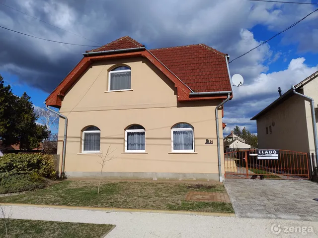 Eladó ház Tiszakécske, Vízhányó János 24  160 nm