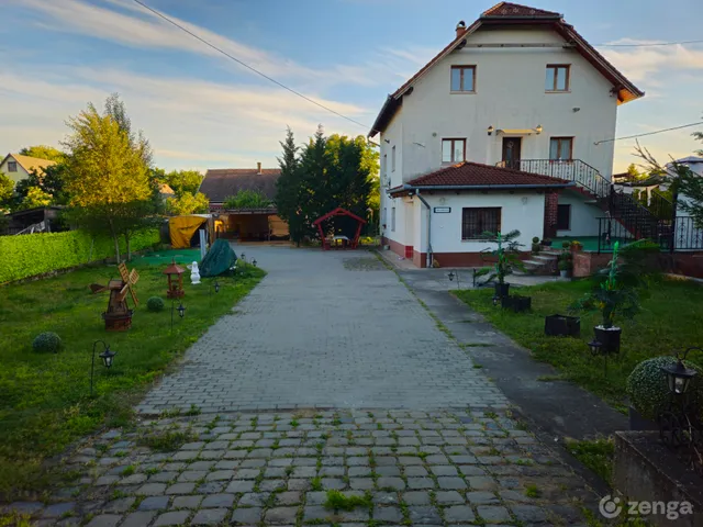 Eladó ház Csörög 198 nm