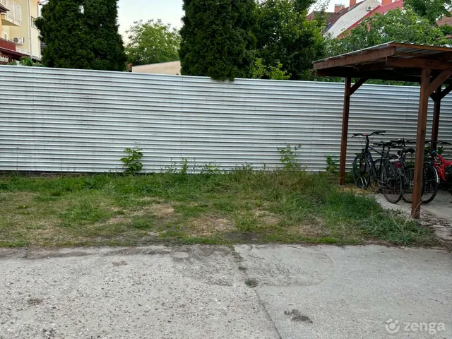 Kiadó garázs Szeged, Alsóváros 15 nm