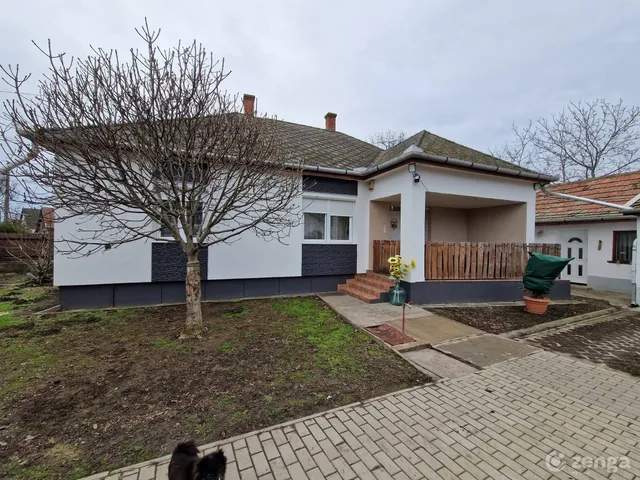 Eladó ház Jászkisér 76 nm