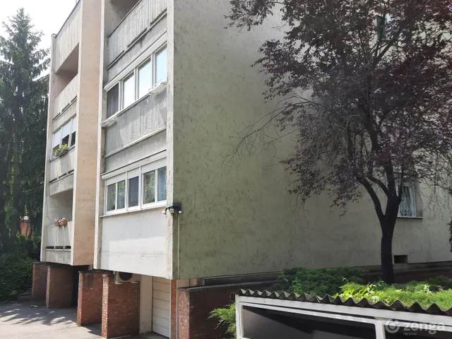 Eladó garázs Debrecen, Nagyerdő 12 nm