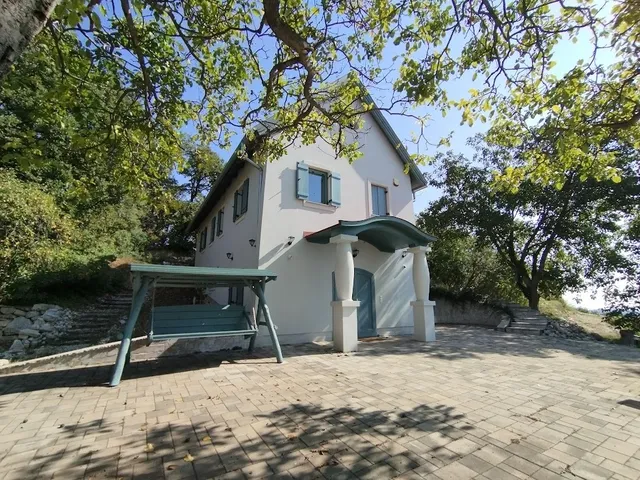 Eladó ház Pécsely 110 nm