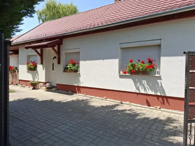Eladó ház Balatonkenese 160 nm