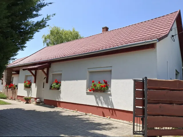 Eladó ház Balatonkenese 160 nm