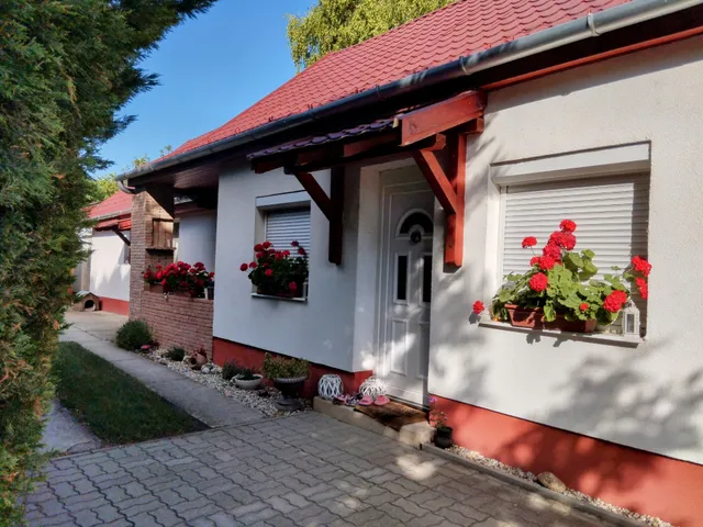 Eladó ház Balatonkenese 160 nm