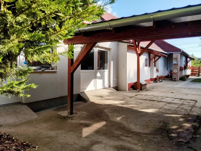 Eladó ház Balatonkenese 160 nm