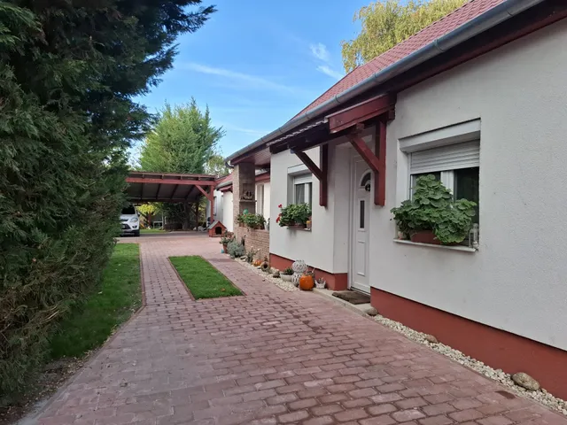 Eladó ház Balatonkenese 160 nm