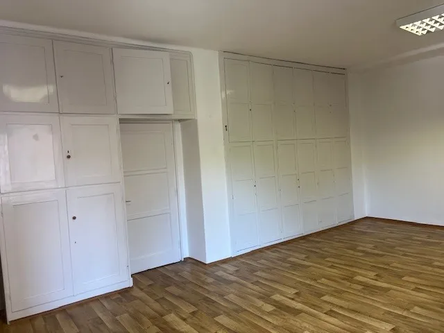 Eladó kereskedelmi és ipari ingatlan Komló 36 nm