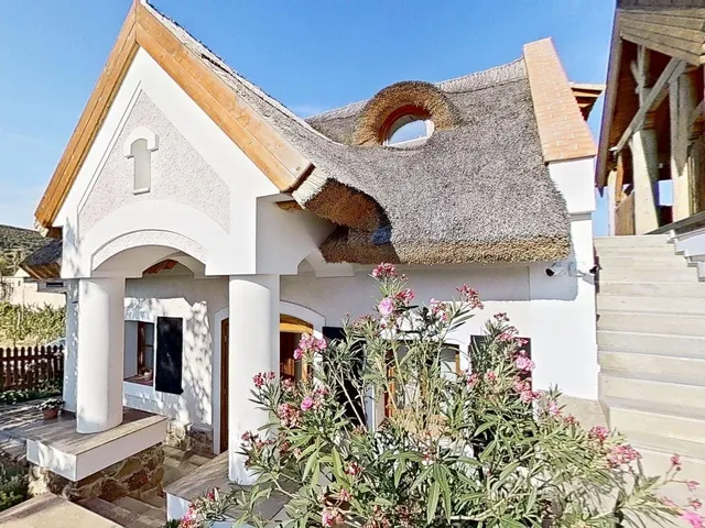 Eladó ház Csopak 184 nm