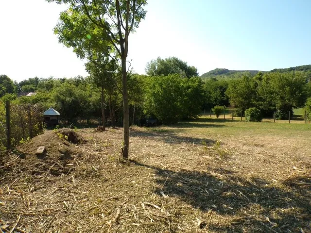 Eladó telek Dunabogdány 2061 nm