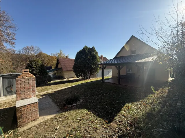 Eladó ház Komló, Fürj köz 80 nm