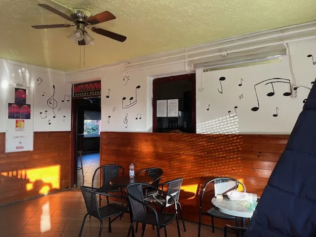 Eladó kereskedelmi és ipari ingatlan Komló, Attila utca 200 nm