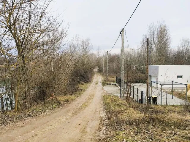 Eladó telek Pócsmegyer 902 nm