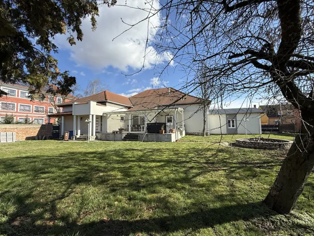 Eladó ház Szentlőrinc, Szent István u. 240 nm